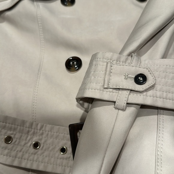 Zara double breasted trench coat. Size XS. Beige and gold hardware detailing. - Picture 15 of 15